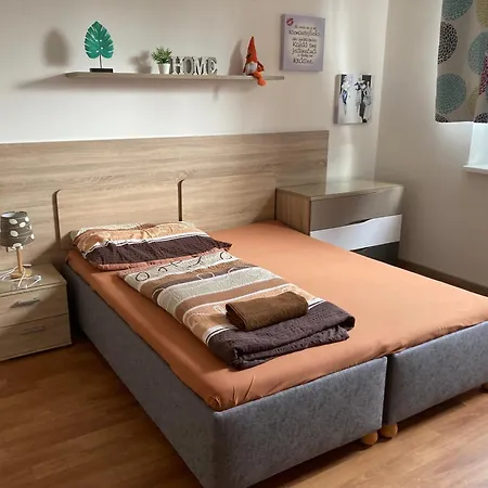 Apartmanovy V Priemyselnej Zone * Вранов-над-Топлёу